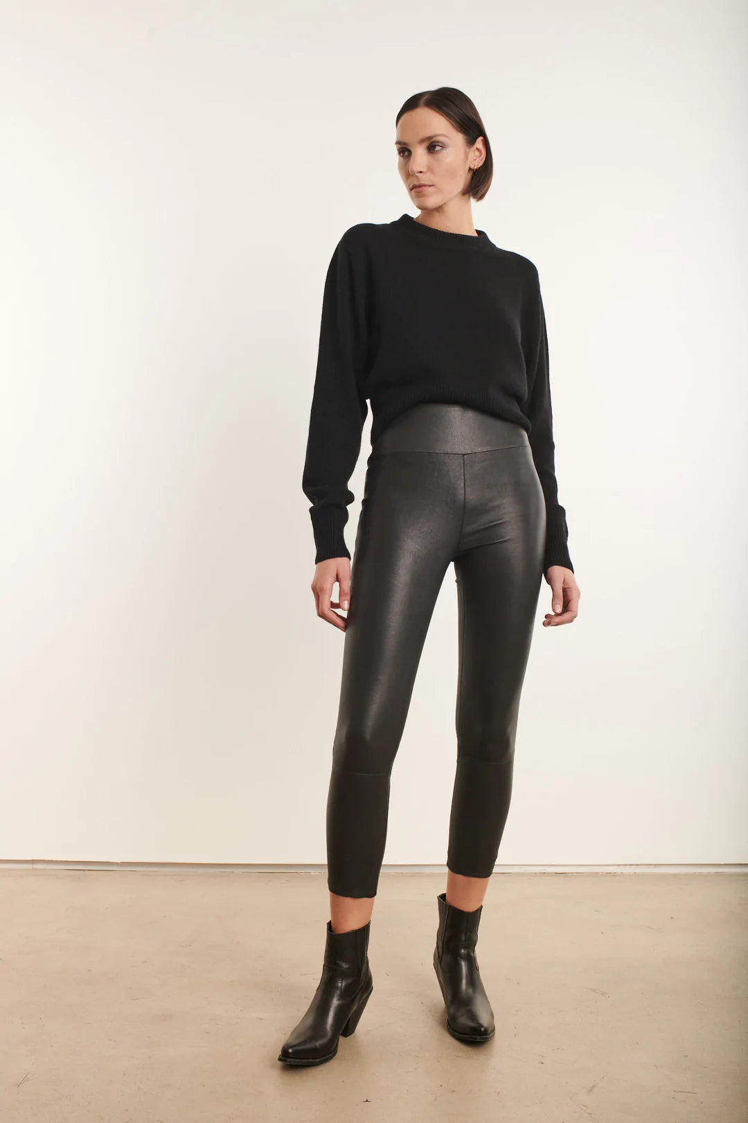 Capri Leather Legging - Black Relaxed Fit Women's Fashion