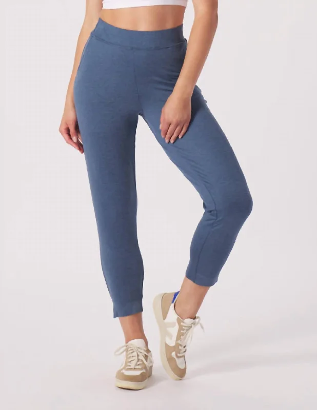 On The Go Ankle Pant Leggings In Washed Blue Women's Evening Wear